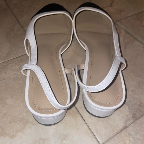 Two Toned Flats Sandals 10.5(43) - Picture 9 of 12